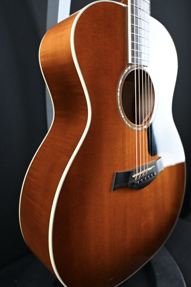 Taylor GA6 Grand Auditorium Sunburst Acoustic Guitar 2007