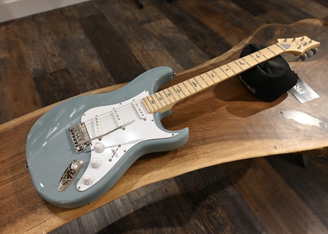 PRS SE Silver Sky Maple Stone Blue #428