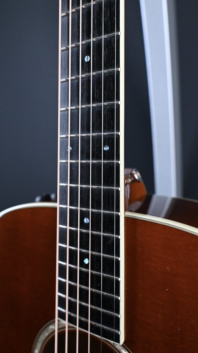 Taylor GA6 Grand Auditorium Sunburst Acoustic Guitar 2007