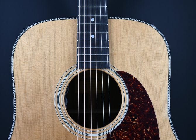 Eastman E3D Deluxe Thermo-Cure Natural Dreadnought #556