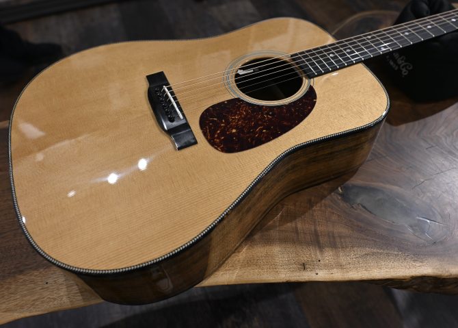 Eastman E3D Deluxe Thermo-Cure Natural Dreadnought #556
