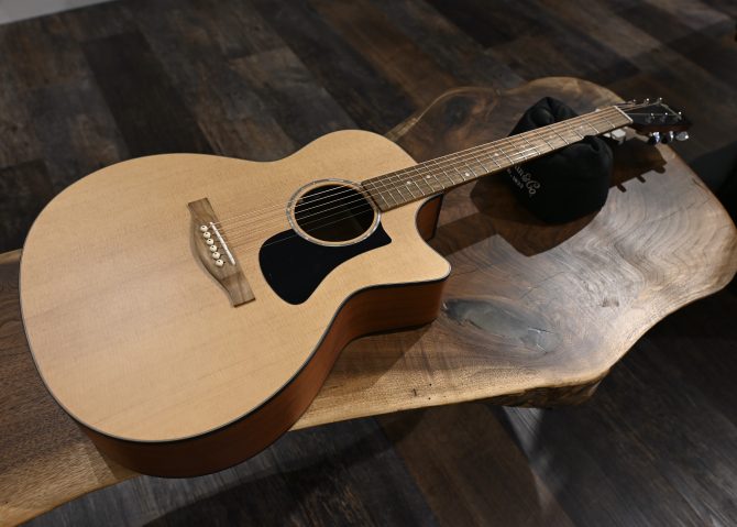Eastman PCH1-GACE Natural Grand Auditorium #622
