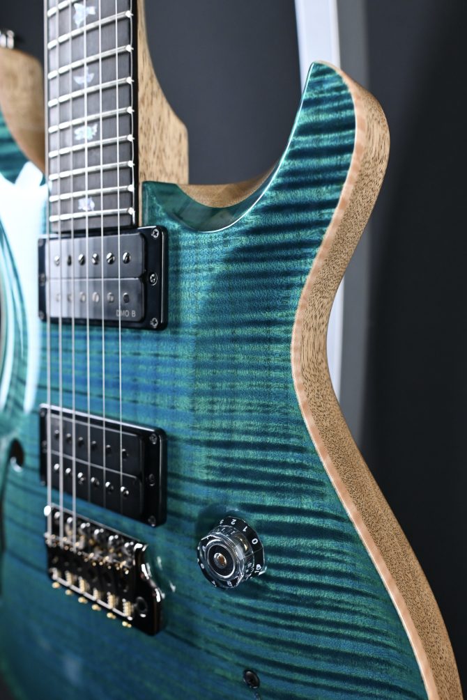 PRS Wood Library Custom 24 Semi-Hollow One-Piece Artist Grade Top Laguna #010