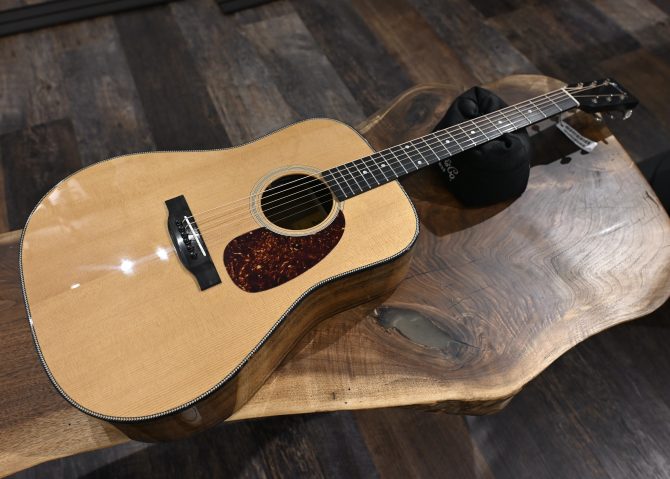 Eastman E3D Deluxe Thermo-Cure Natural Dreadnought #556