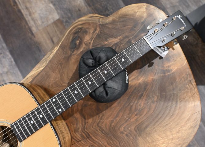 Eastman E3D Deluxe Thermo-Cure Natural Dreadnought #556