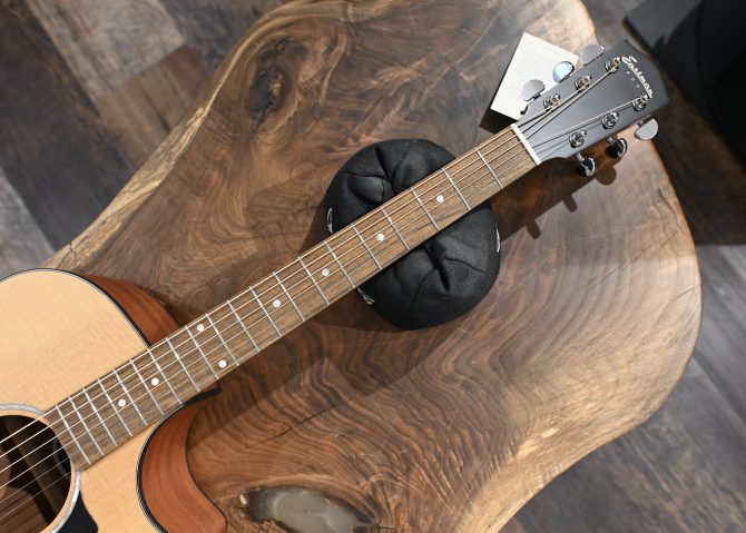 Eastman PCH1-GACE Natural Grand Auditorium #622