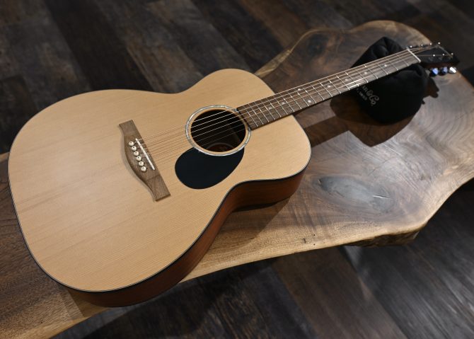 Eastman PCH1-OM Orchestra Model Natural #280